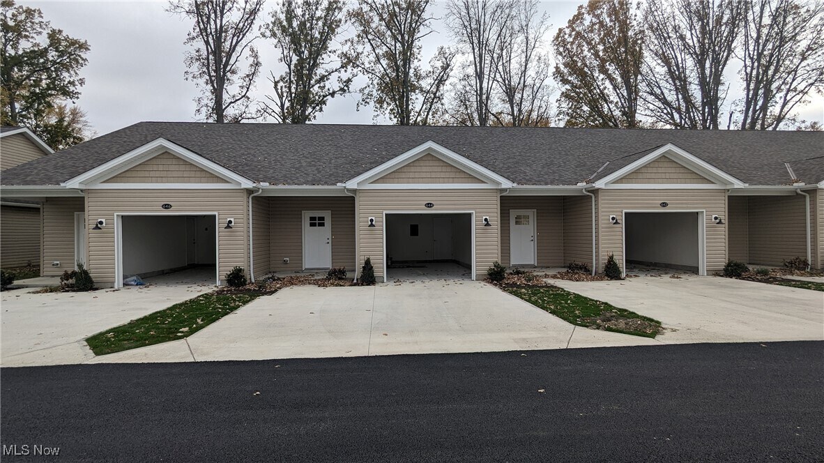 640 Treadway Blvd in Sheffield Lake, OH - Building Photo