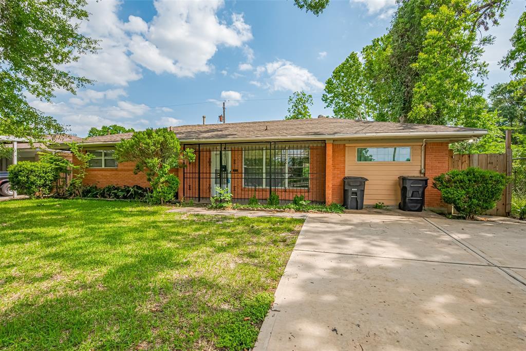 241 W Rittenhouse St in Houston, TX - Building Photo