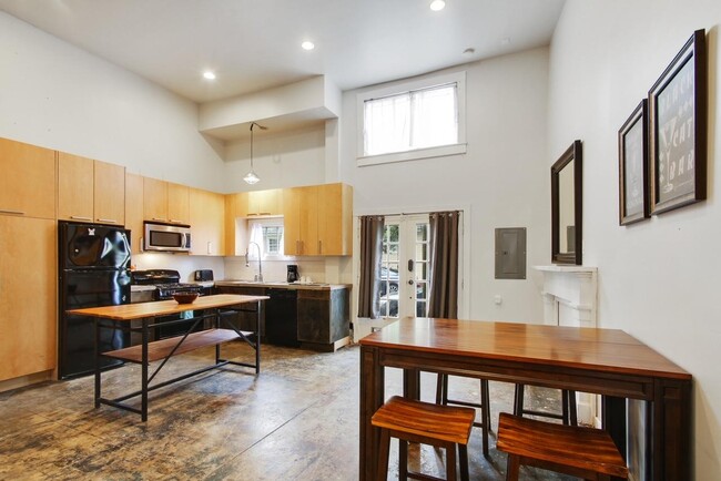 1245 Constance St, Unit 1003 Thalia in New Orleans, LA - Building Photo - Building Photo