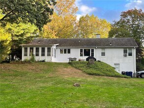 129 Buttonball Rd in Orange, CT - Building Photo - Building Photo