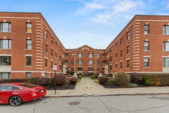 38-40 Cedar St, Unit 335 in Worcester, MA - Building Photo - Building Photo