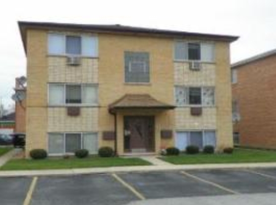 9208 Susy Ln in Schiller Park, IL - Building Photo