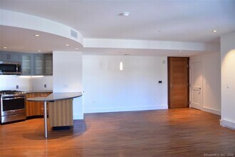 5 Church Ln in Westport, CT - Foto de edificio - Building Photo