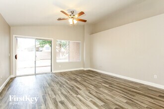 256 W Oxford Ln in Gilbert, AZ - Building Photo - Building Photo