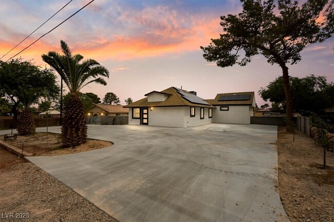 property at 7724 Rancho Destino Rd