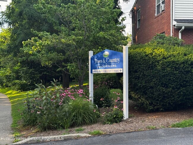 18 Huguenot St in New Paltz, NY - Building Photo - Building Photo