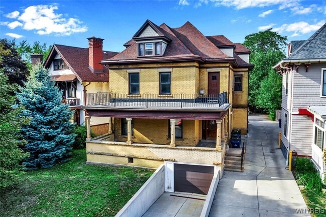 property at 522 W Ferry St