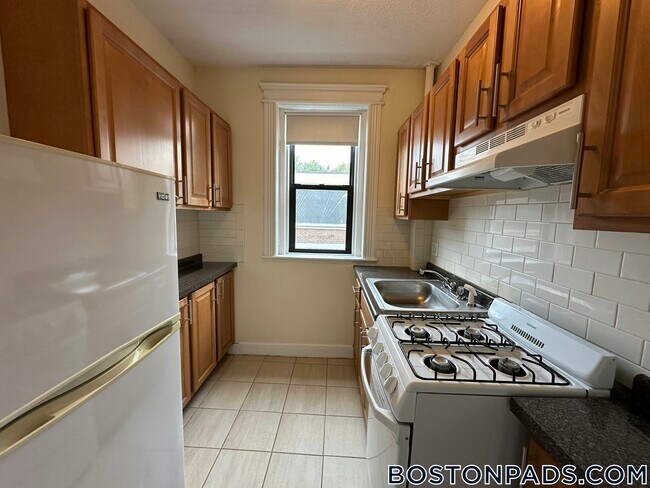 1152 Commonwealth Ave, Unit 28 in Boston, MA - Foto de edificio - Building Photo