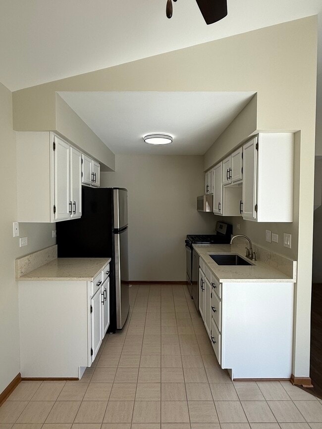 39 Spuhler Dr in Batavia, IL - Building Photo - Building Photo