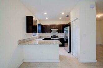 6574 S Anise Ct in Davie, FL - Building Photo - Building Photo