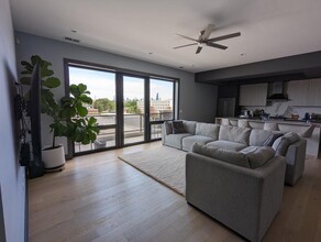 1523 N Western Ave, Unit 5C in Chicago, IL - Building Photo - Building Photo