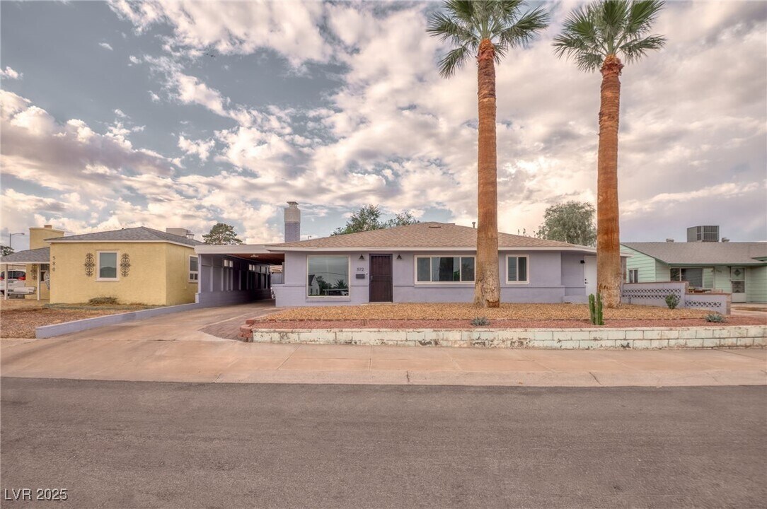 572 Federal St in Henderson, NV - Building Photo