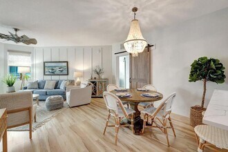 875 NW Flagler Ave, Unit 404 in Stuart, FL - Foto de edificio - Building Photo