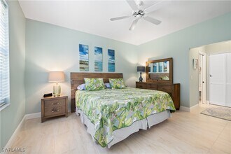 757 Wiggins Lake Dr in Naples, FL - Building Photo - Building Photo