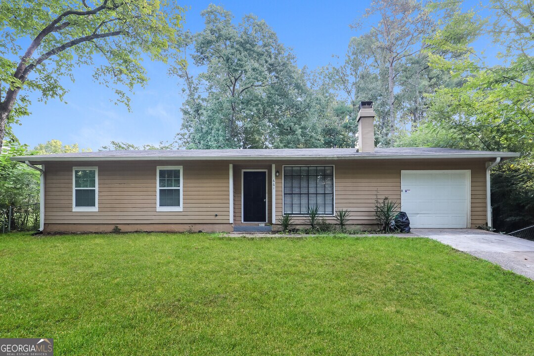 661 Overlook Ct in Jonesboro, GA - Building Photo