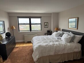 4466 W Pine Blvd, Unit 22F in St. Louis, MO - Building Photo - Building Photo