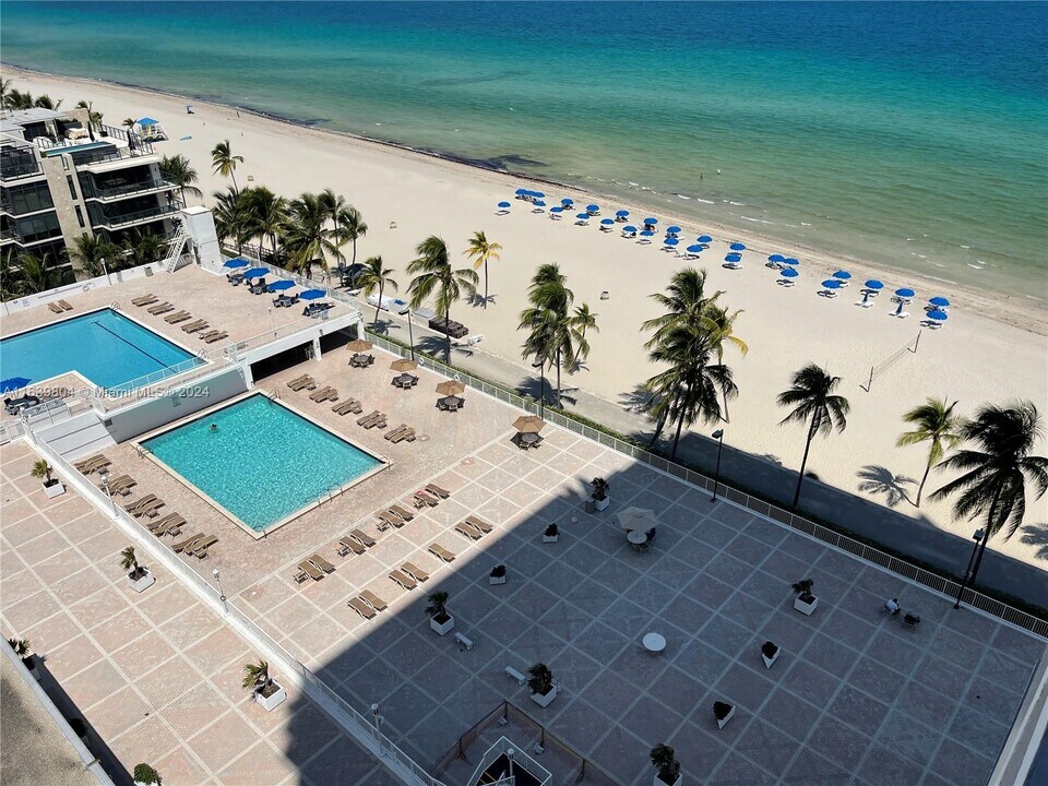 2301 S Ocean Dr, Unit #1405 in Hollywood, FL - Foto de edificio