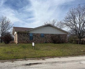 901 Sessions St in Bowie, TX - Building Photo - Building Photo