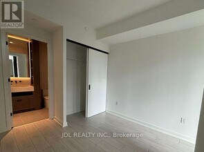 55 Charles St E in Toronto, ON - Building Photo - Building Photo