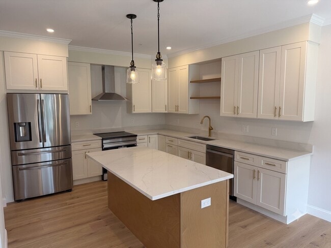 property at 21 Whitman Cir