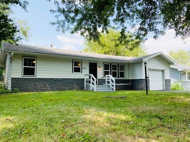 property at 1941 S Sagamont Ave