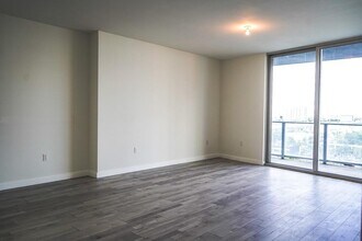 1010 SW 2nd Ave, Unit 1007 in Miami, FL - Foto de edificio - Building Photo