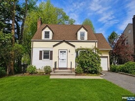 1106 Bromley Ave in Teaneck, NJ - Building Photo