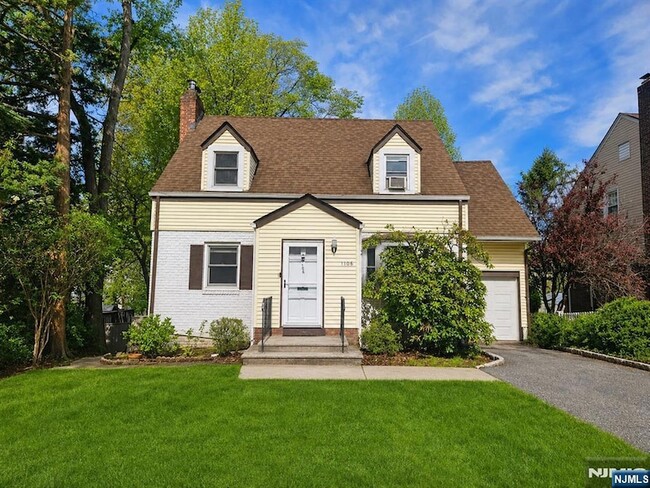 property at 1106 Bromley Ave