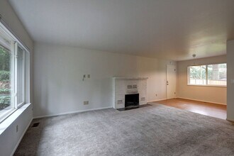 10612 SE 25th St in Bellevue, WA - Building Photo - Building Photo