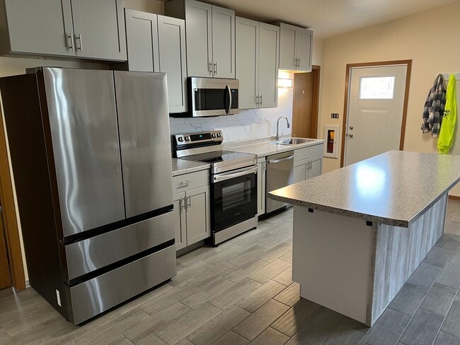 320 W Mark St, Unit 5 in Winona, MN - Building Photo - Building Photo