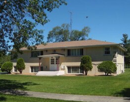 641 Pasadena Ave, Unit 2W in Beecher, IL - Building Photo