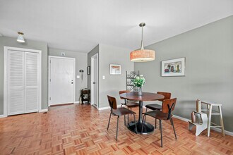 5 Bishop Rd in West Hartford, CT - Building Photo - Building Photo
