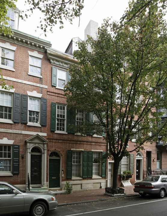 235 Pine St in Philadelphia, PA - Building Photo