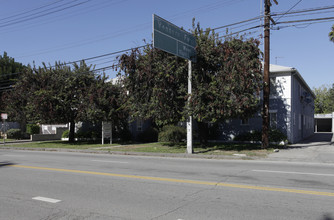 11047-11053 Moorpark St in North Hollywood, CA - Building Photo - Building Photo