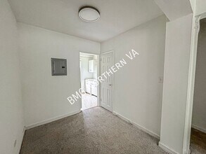 214 N George Mason Dr in Arlington, VA - Building Photo - Building Photo