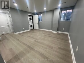 10 Mussle White Rd in Brampton, ON - Building Photo - Building Photo