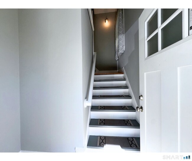 74 Garfield Ave in Bridgeport, CT - Foto de edificio - Building Photo