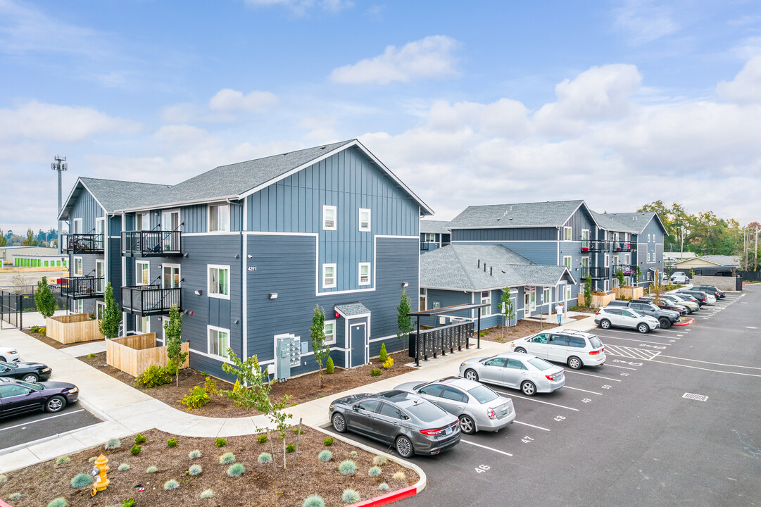 Claxter Crossing Apartments in Salem, OR - Building Photo