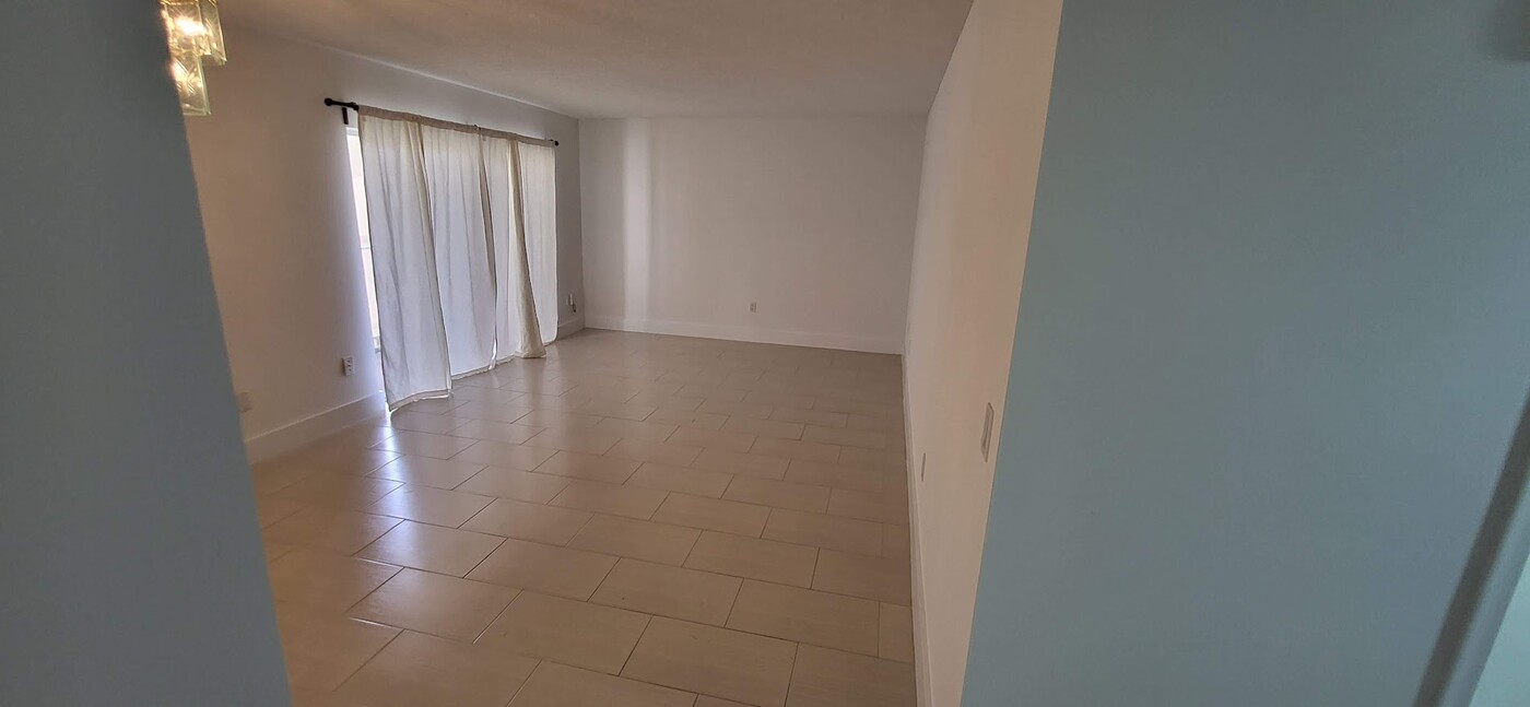 7747 SW 86th St, Unit D 304 in Miami, FL - Foto de edificio