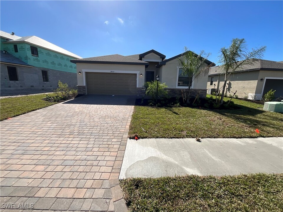 14857 Palamos Cir in Ft. Myers, FL - Building Photo