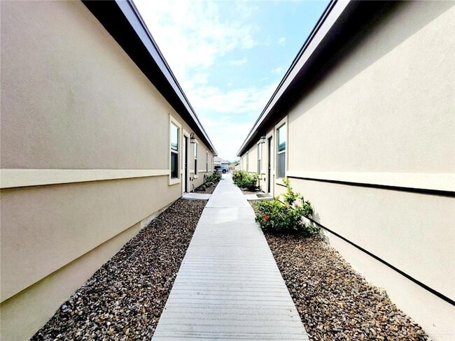 1724 Taft St, Unit 2 in Weslaco, TX - Building Photo - Building Photo
