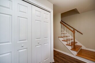 5781 King Arthur Dr in Dayton, OH - Building Photo - Building Photo