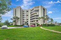 6372 La Costa Dr in Boca Raton, FL - Foto de edificio - Building Photo