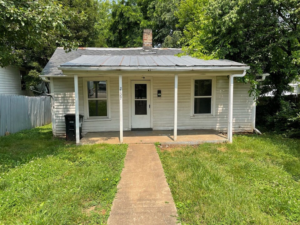 2127 Hanover St in Lynchburg, VA - Building Photo