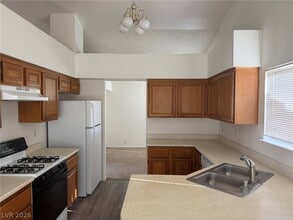 6428 Old Colonial Way in Las Vegas, NV - Building Photo - Building Photo