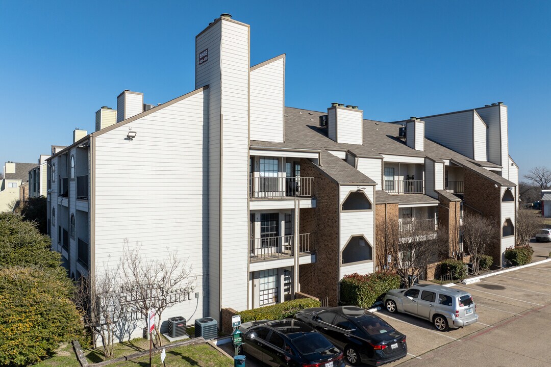 Sable Ridge Condominiums in Dallas, TX - Building Photo