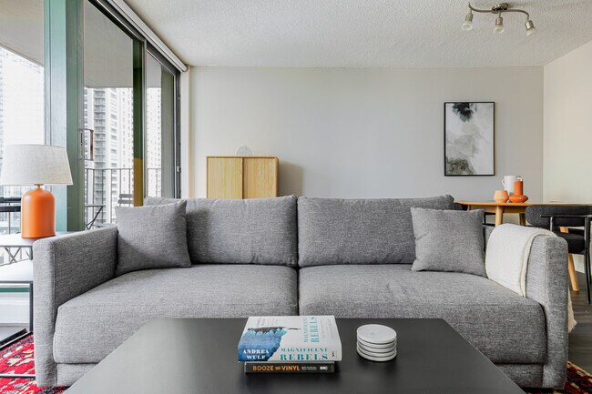 77 W Huron St in Chicago, IL - Foto de edificio - Building Photo