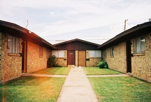 Tudor Lane Fourplexes Apartments