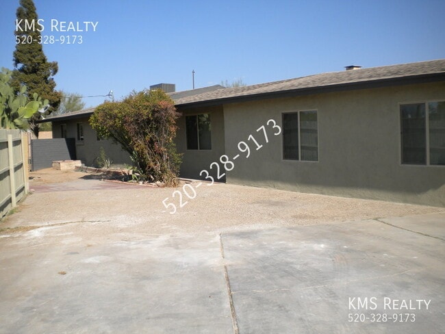 property at 2321 S Layton Pl