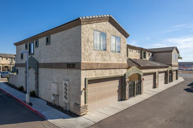 Papago Vista Townhomes in Phoenix, AZ - Foto de edificio - Building Photo